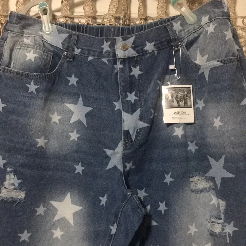 Fashion Plus Distressed Jeans - Picture 2 of 11